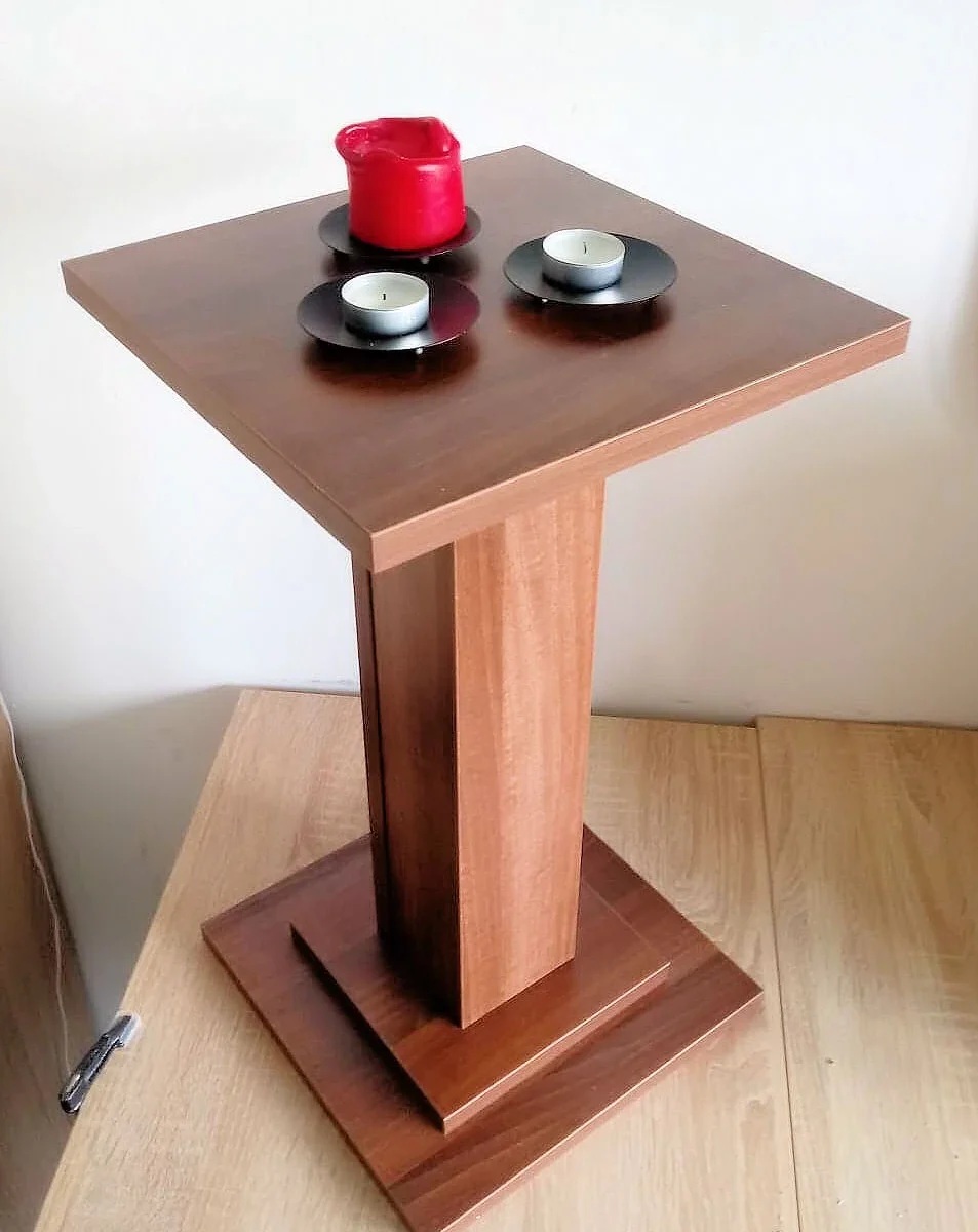 Stolik na jednej nodze